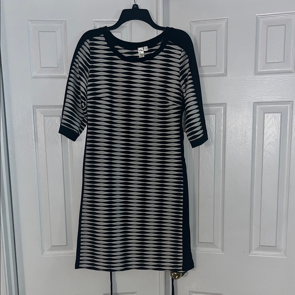 Black and White Geometric Dress